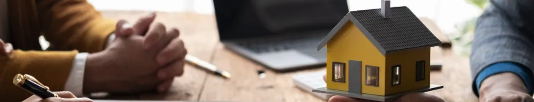 Hausverkauf: Warum mit Immobilienmakler?